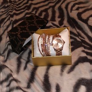 Rose gold watch & 5 bracelets 💁🏻‍♀️